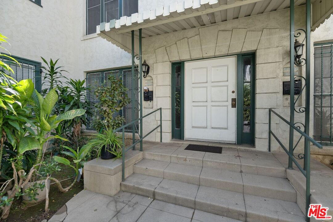 Los Angeles, California, 90019, United States, 12 Bedrooms Bedrooms, ,Residential,For Sale,1885364