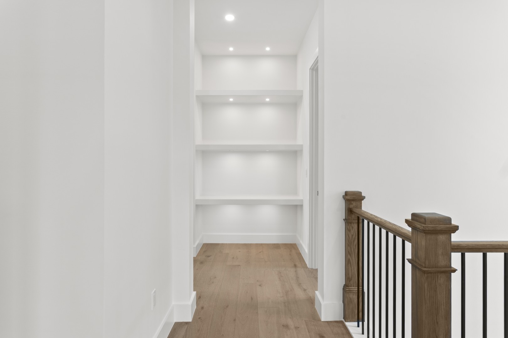 Tampa, Florida, 33611, United States, 6 Bedrooms Bedrooms, ,6 BathroomsBathrooms,Residential,For Sale,1981634