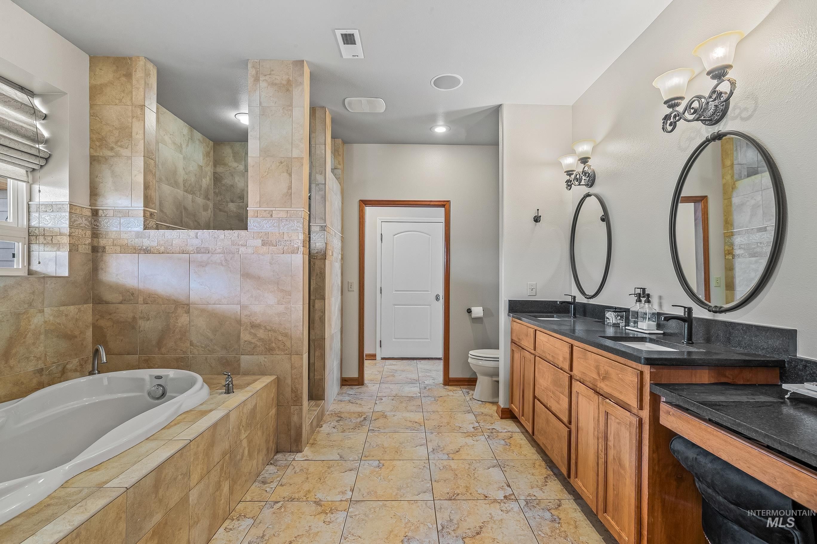 Clarkston, Washington, 99403, United States, 4 Bedrooms Bedrooms, ,3 BathroomsBathrooms,Residential,For Sale,1974298