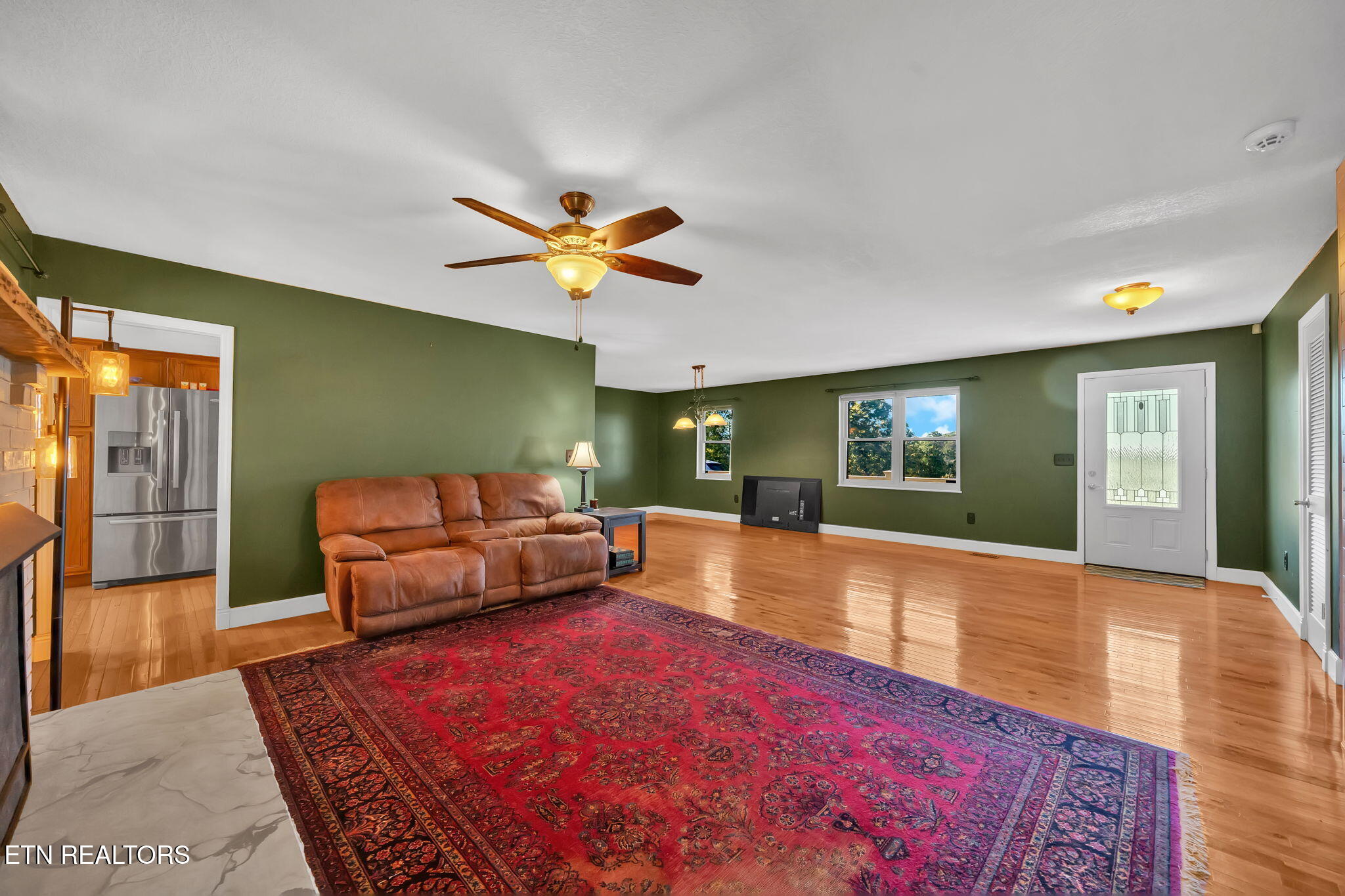 Kingston, Tennessee, 37763, United States, 3 Bedrooms Bedrooms, ,4 BathroomsBathrooms,Residential,For Sale,1964876