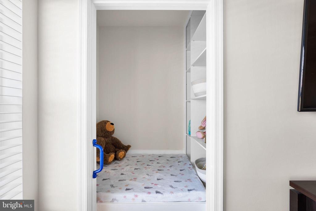 Frederick, Maryland, 21701, United States, 5 Bedrooms Bedrooms, ,4 BathroomsBathrooms,Residential,For Sale,1987107