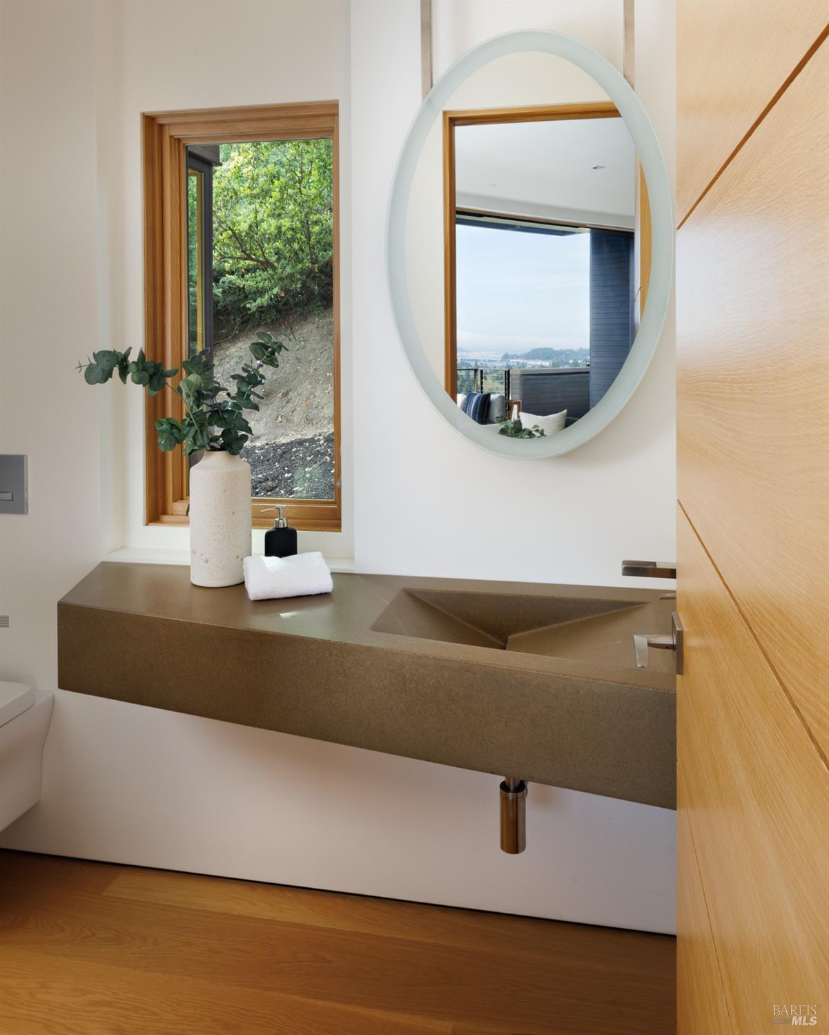 Mill Valley, California, 94941, United States, 5 Bedrooms Bedrooms, ,6 BathroomsBathrooms,Residential,For Sale,1913186
