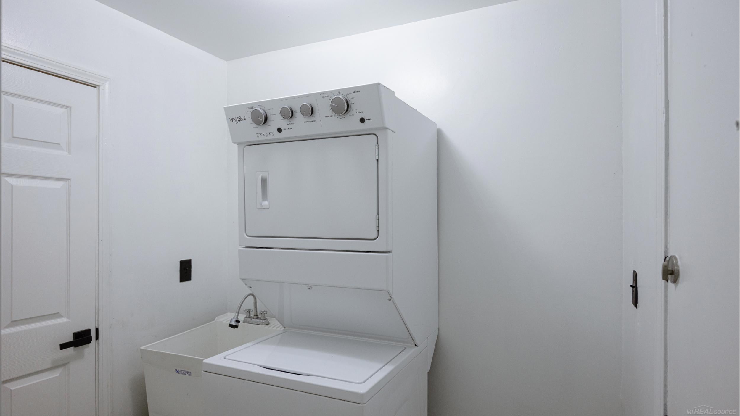 Columbus, Michigan, 48063, United States, 3 Bedrooms Bedrooms, ,3 BathroomsBathrooms,Residential,For Sale,1974296