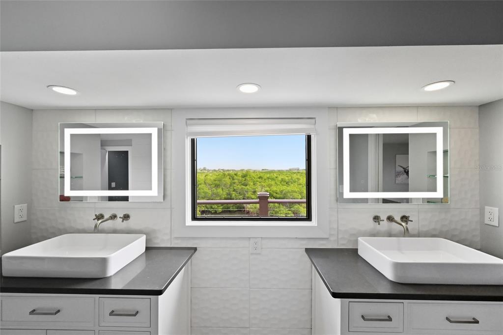 Sarasota, Florida, 34242, United States, 4 Bedrooms Bedrooms, ,5 BathroomsBathrooms,Residential,For Sale,1999117