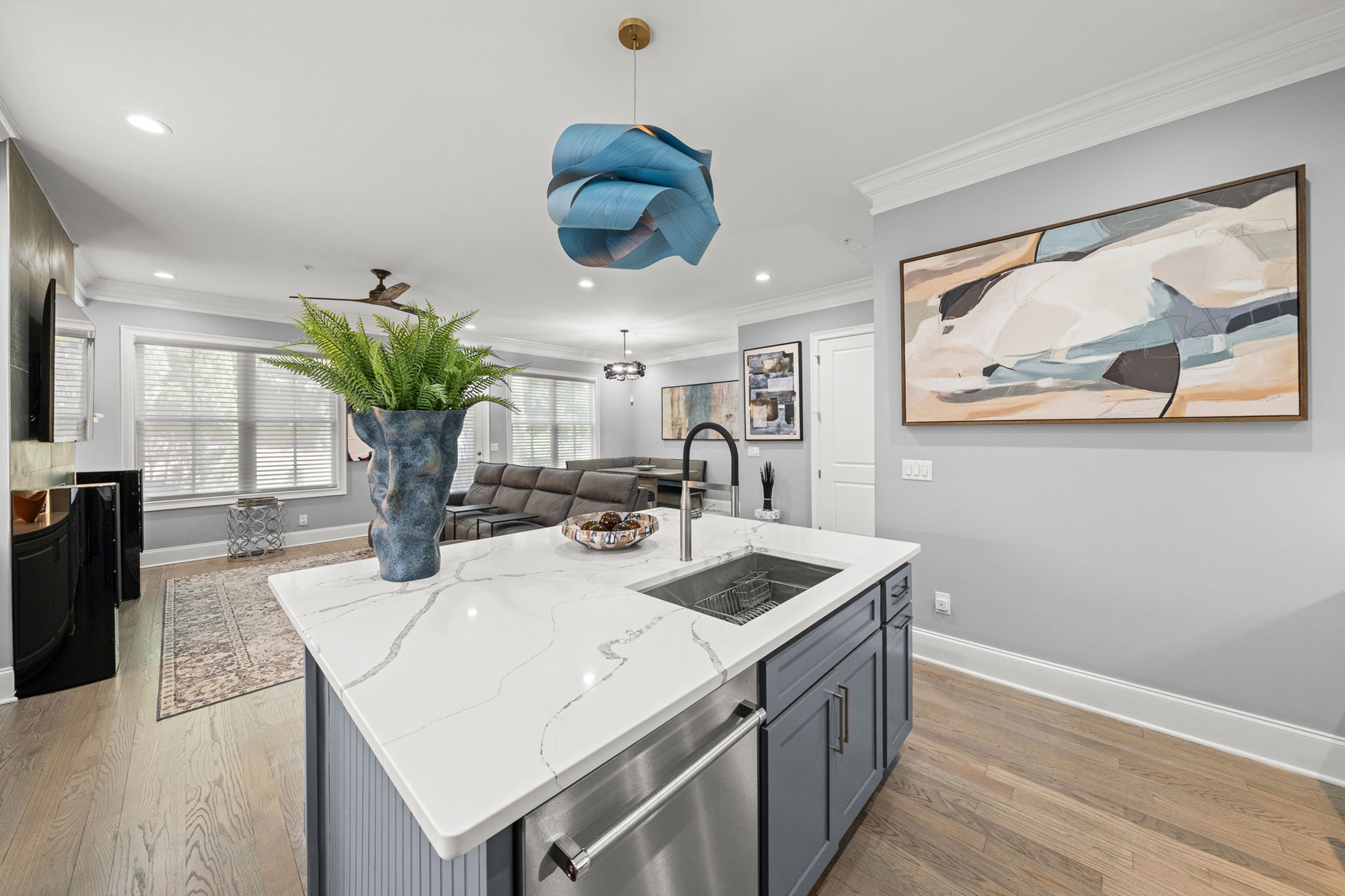  Exceptional Four Level European-inspired Townhome - 物件實景