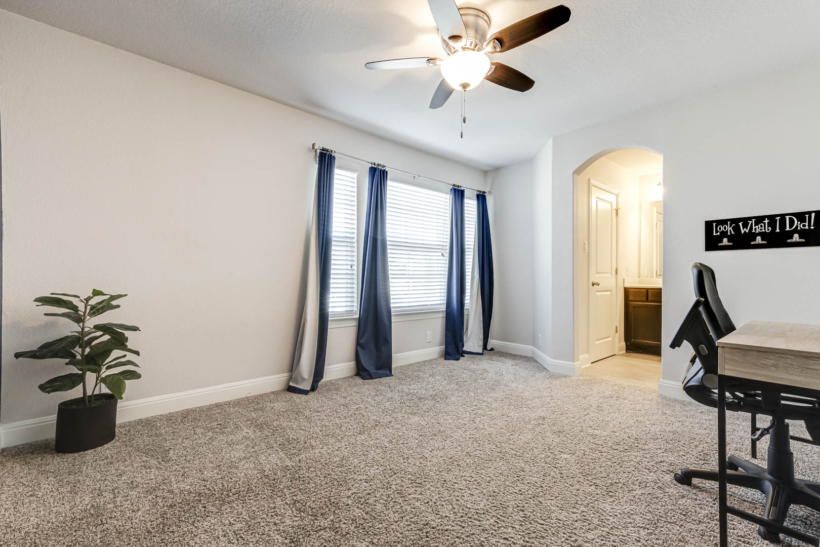 Cibolo, Texas, 78108, United States, 5 Bedrooms Bedrooms, ,4 BathroomsBathrooms,Residential,For Sale,2012398