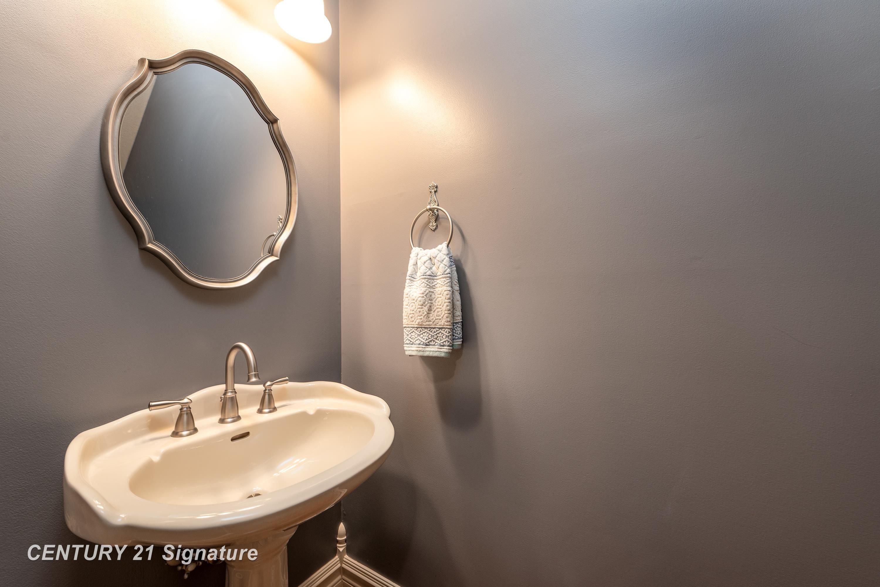 Midland, Michigan, 48642, United States, 5 Bedrooms Bedrooms, ,6 BathroomsBathrooms,Residential,For Sale,1977241