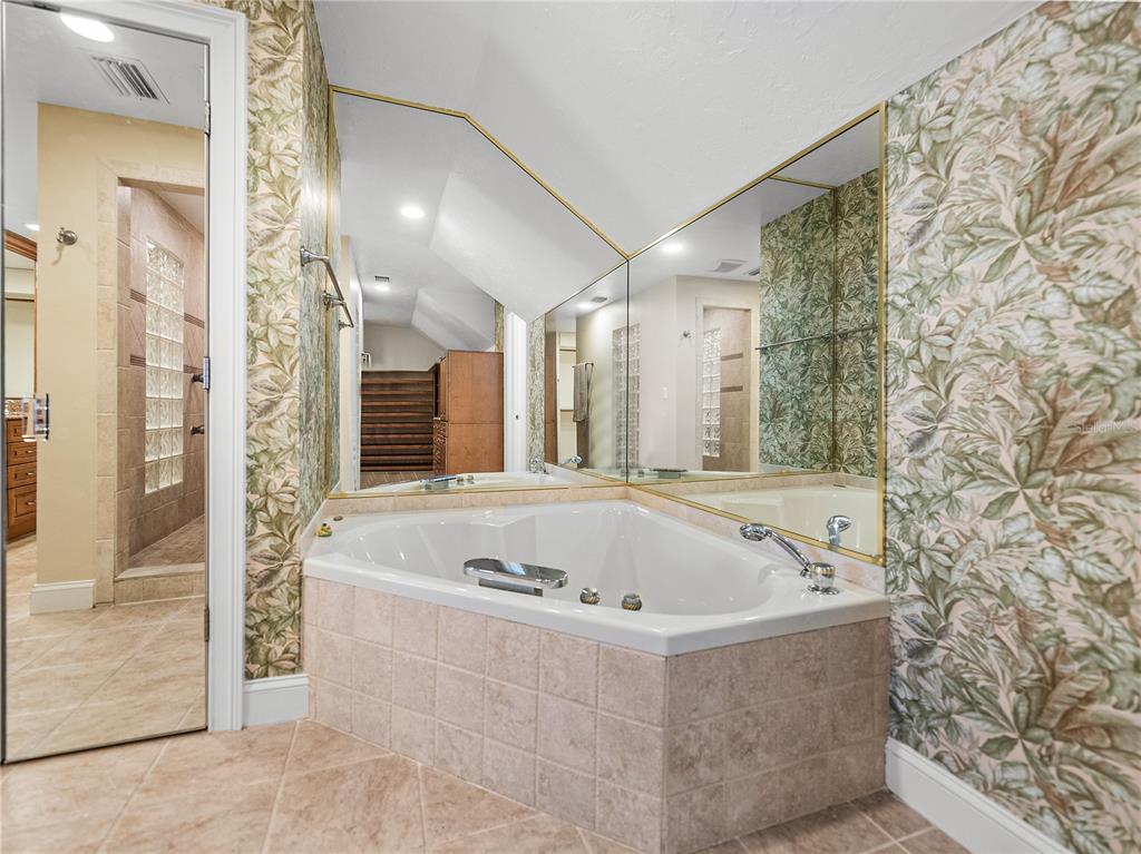 Winter Haven, Florida, 33884, United States, 3 Bedrooms Bedrooms, ,4 BathroomsBathrooms,Residential,For Sale,1895737