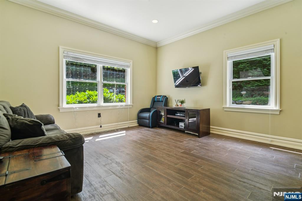 Oakland, New Jersey, 07436, United States, 5 Bedrooms Bedrooms, ,5 BathroomsBathrooms,Residential,For Sale,1907323