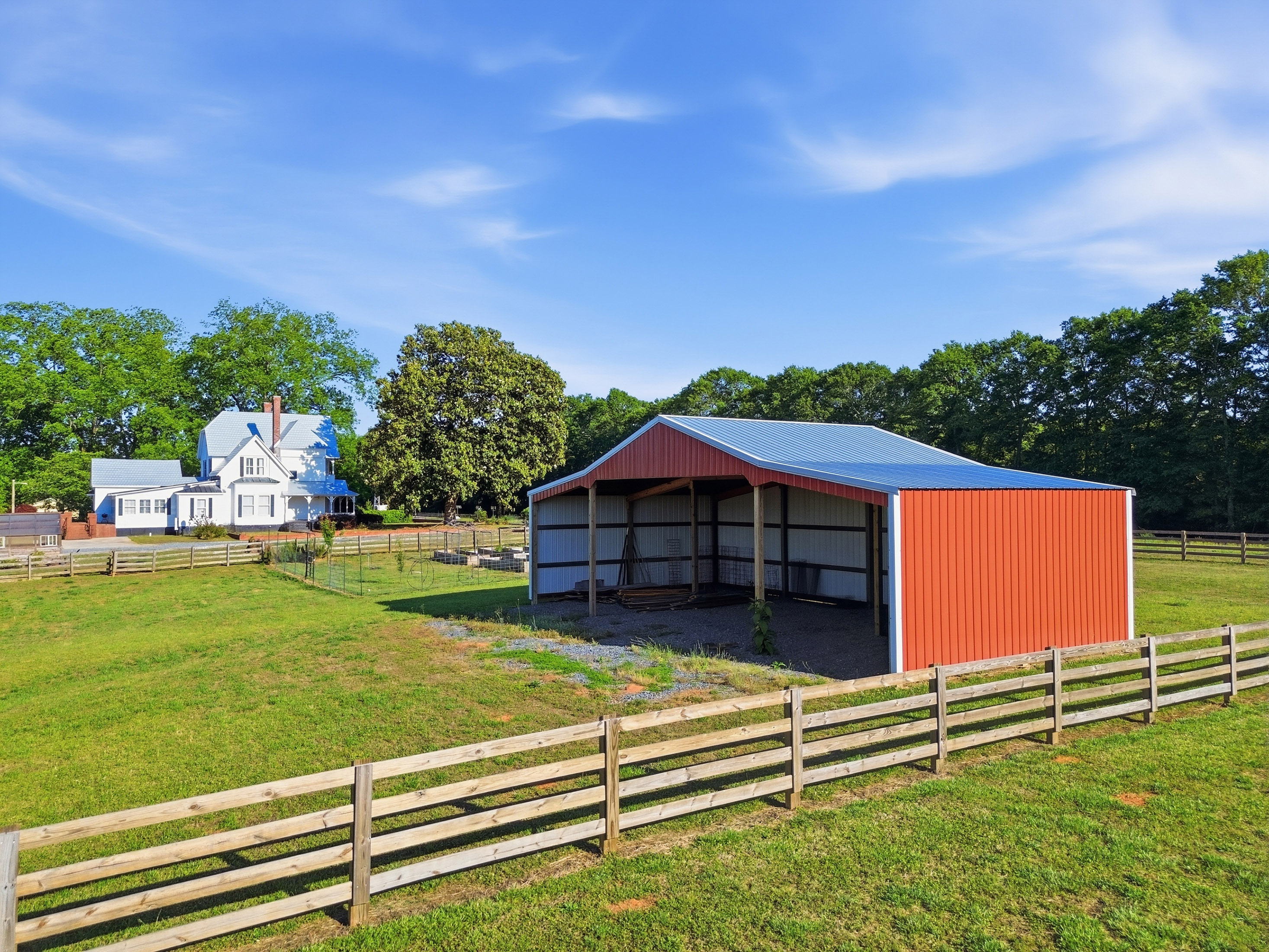  Beautifully Updated Farmhouse, Perfectly Situated on Five Acres - 物件實景