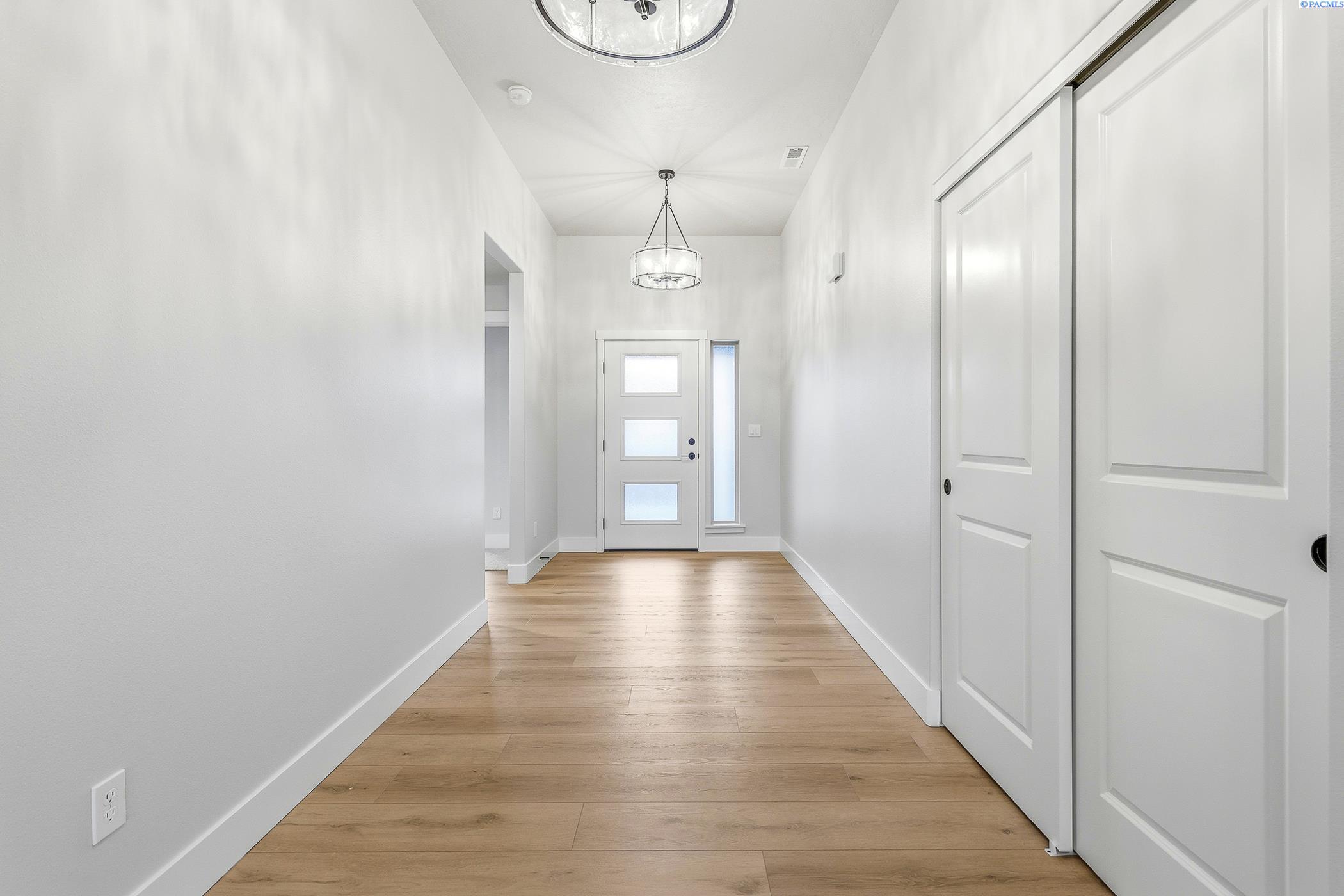 Kennewick, Washington, 99338, United States, 3 Bedrooms Bedrooms, ,1 BathroomBathrooms,Residential,For Sale,2000411