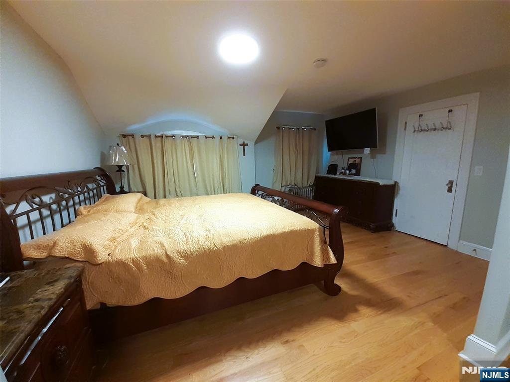 Paterson, New Jersey, 07504, United States, 5 Bedrooms Bedrooms, ,5 BathroomsBathrooms,Residential,For Sale,1837815