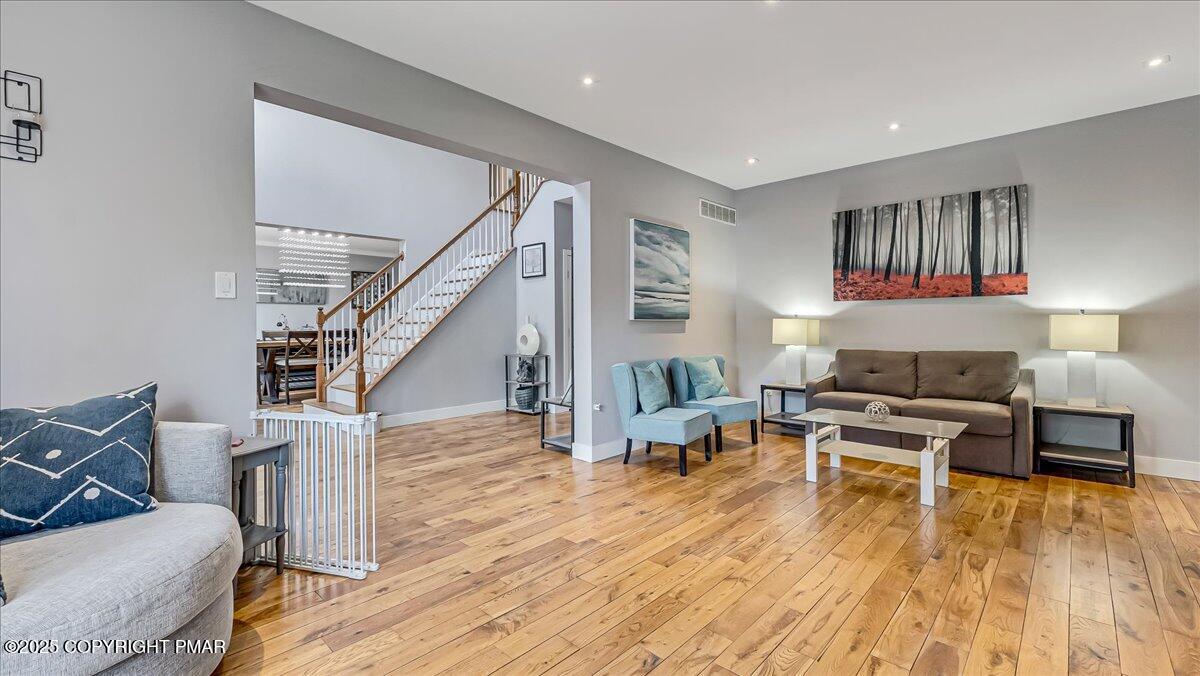 East Stroudsburg, Pennsylvania, 18302, United States, 5 Bedrooms Bedrooms, ,4 BathroomsBathrooms,Residential,For Sale,1980579