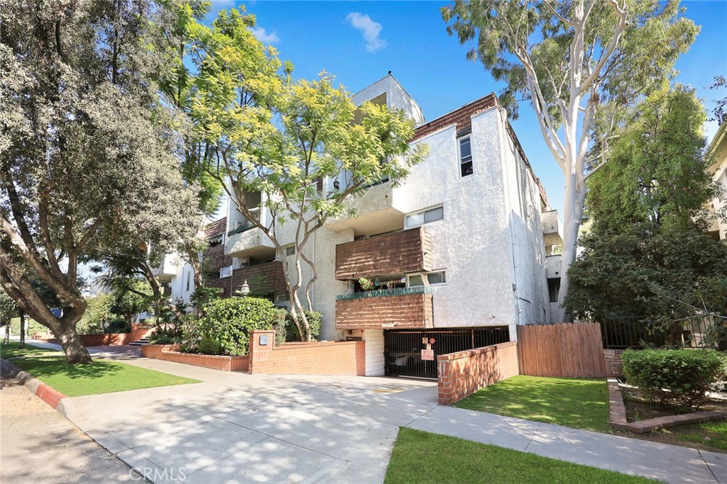 Pasadena, California, 91101, United States, 2 Bedrooms Bedrooms, ,1 BathroomBathrooms,Residential,For Sale,2002263