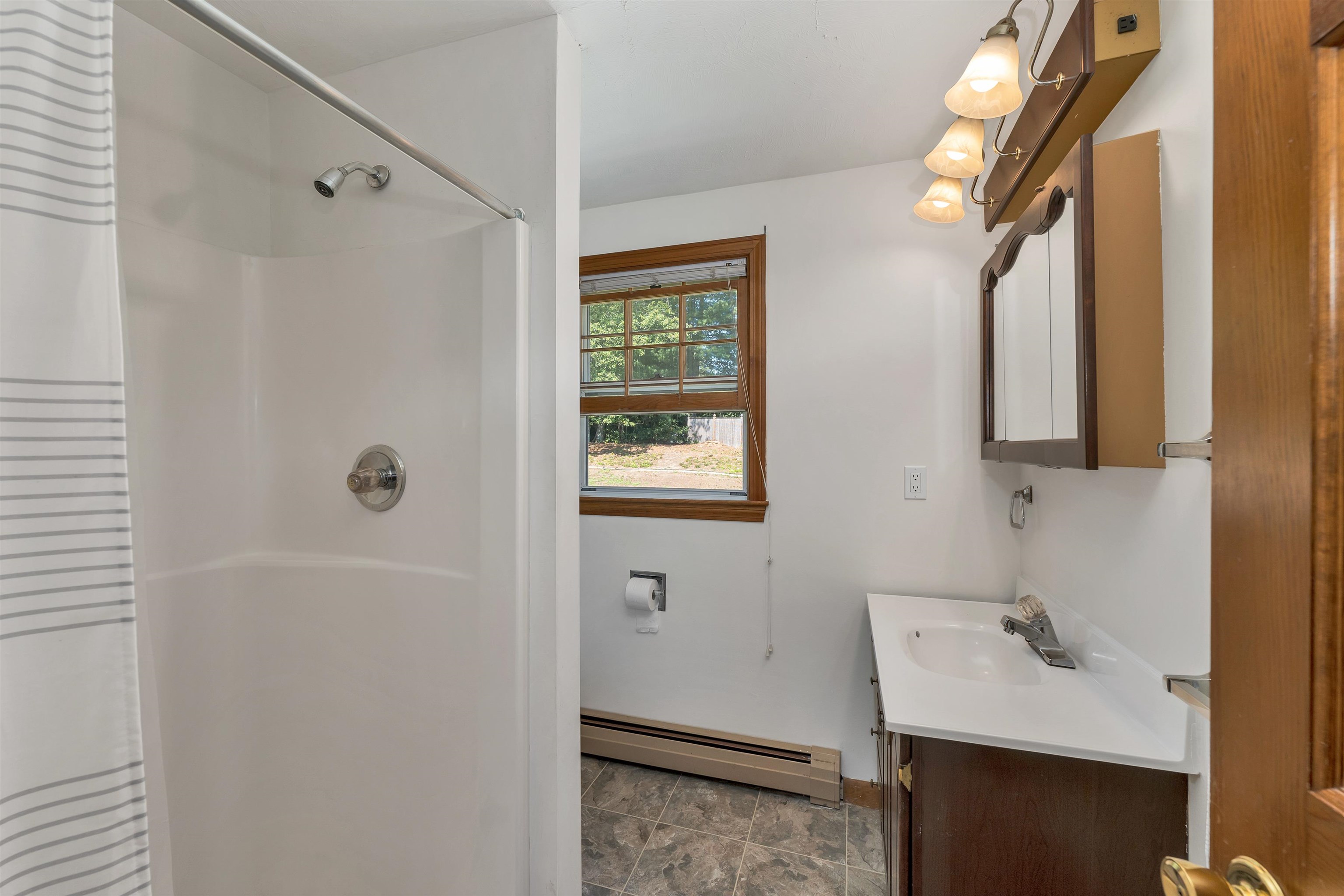 Nashua, New Hampshire, 03064, United States, 4 Bedrooms Bedrooms, ,3 BathroomsBathrooms,Residential,For Sale,1925395