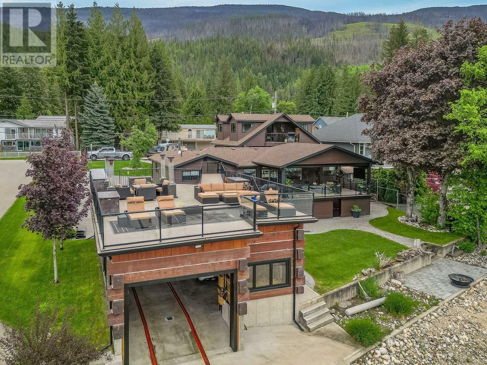 SICAMOUS, British Columbia, V0E 2V1, CA, 3 Bedrooms Bedrooms, ,3 BathroomsBathrooms,Residential,For Sale,1837122