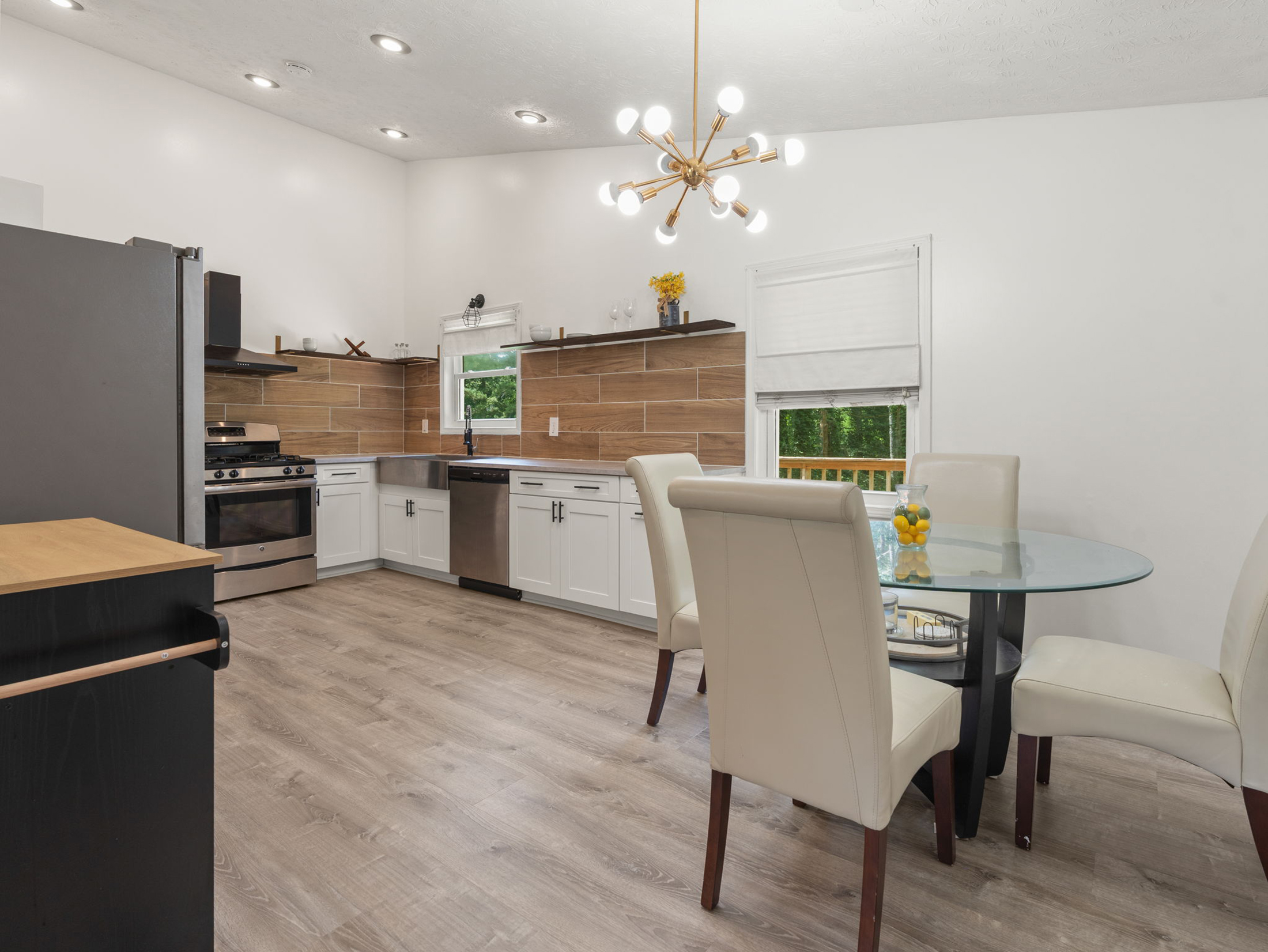  Beautifully Updated Home on Private Lot - 物件實景