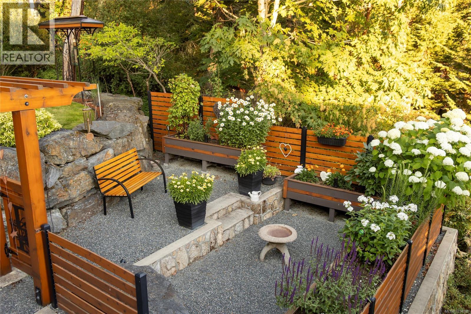 CENTRAL SAANICH, British Columbia, V8M 1S2, CA, 3 Bedrooms Bedrooms, ,4 BathroomsBathrooms,Residential,For Sale,1947352