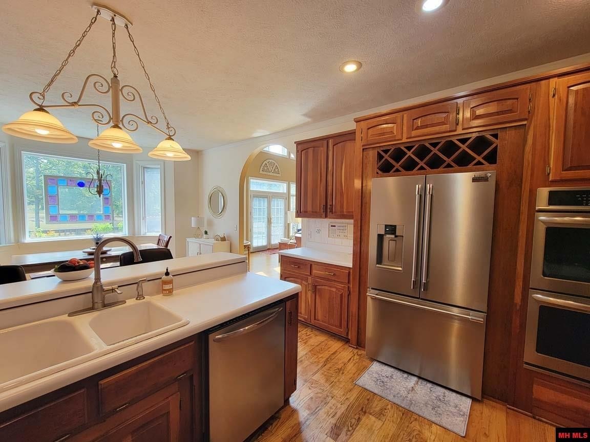 Mountain Home, Arkansas, 72653, United States, 4 Bedrooms Bedrooms, ,5 BathroomsBathrooms,Residential,For Sale,2018270