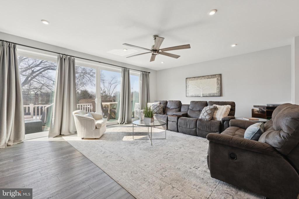 Alexandria, Virginia, 22306, United States, 3 Bedrooms Bedrooms, ,4 BathroomsBathrooms,Residential,For Sale,2019701