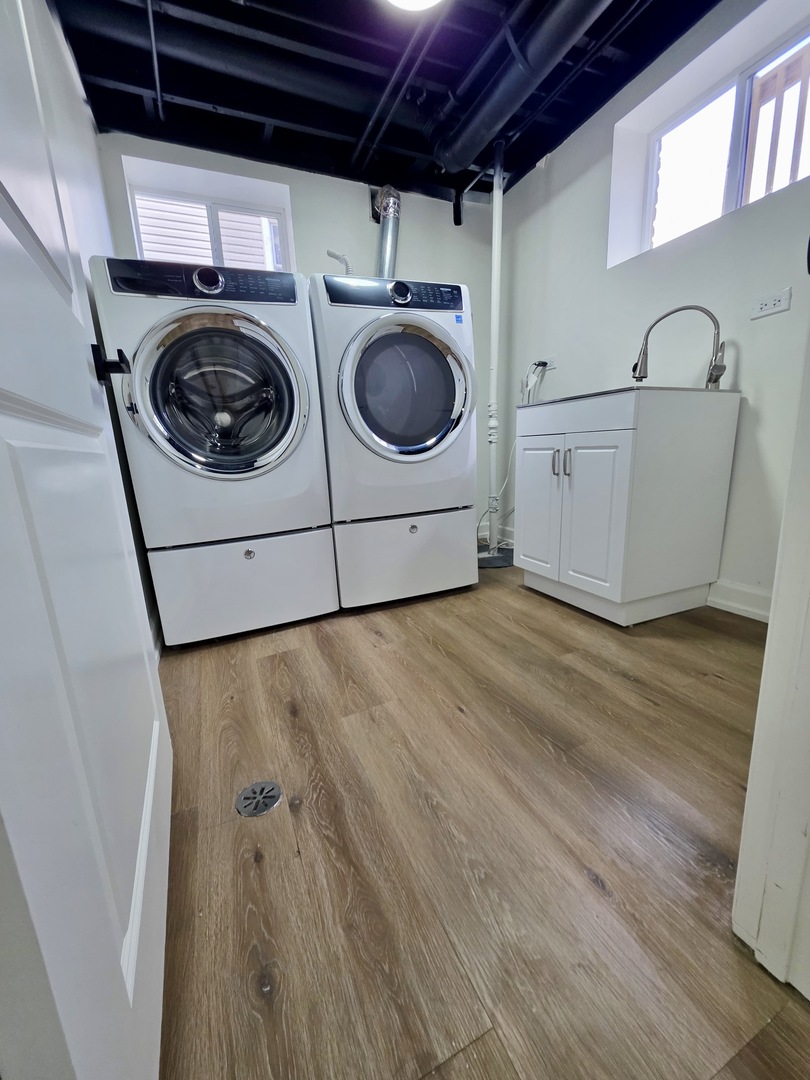 Harwood Heights, Illinois, 60706, United States, 4 Bedrooms Bedrooms, ,3 BathroomsBathrooms,Residential,For Sale,2048465