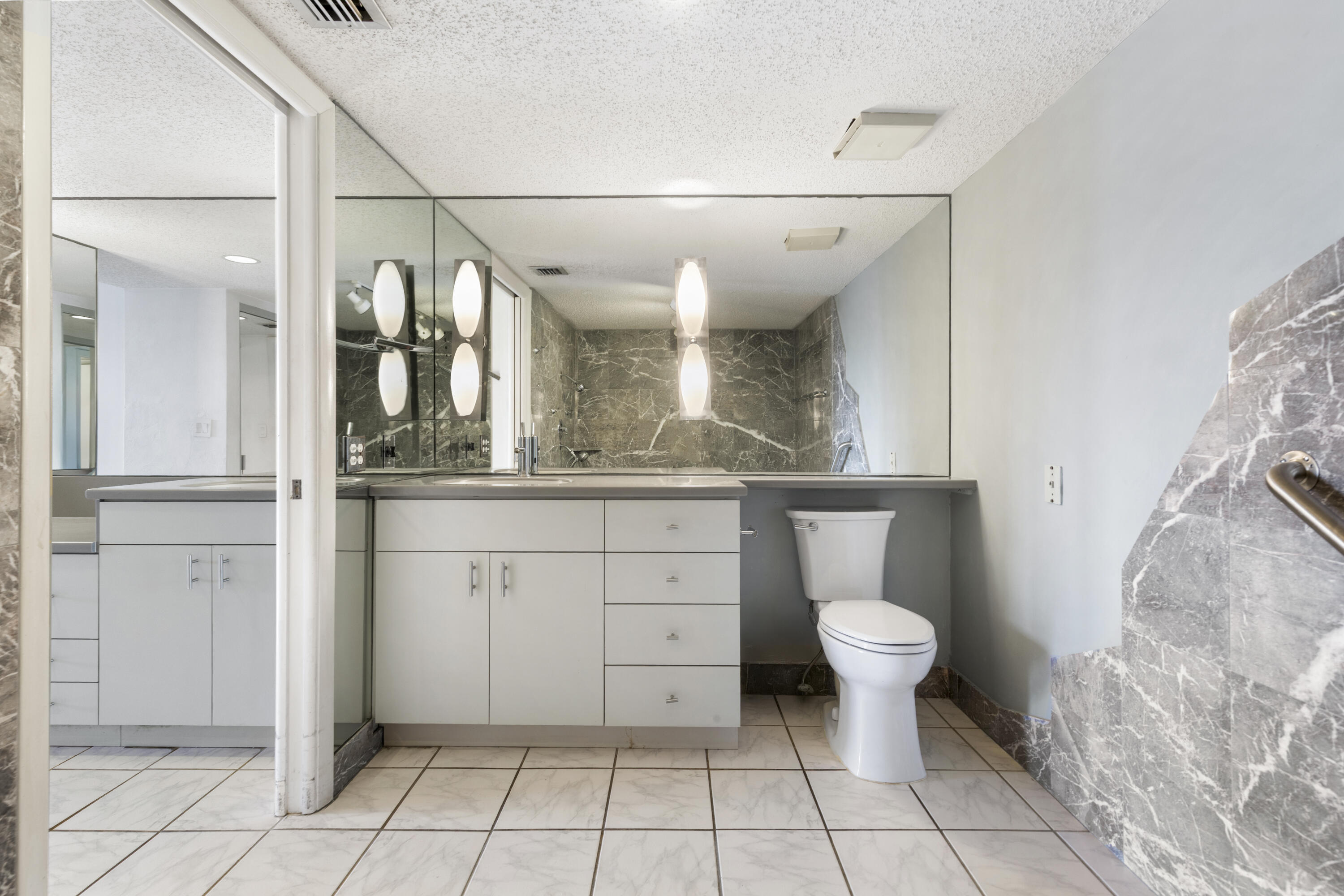 KEY WEST, Florida, 33040, United States, 2 Bedrooms Bedrooms, ,2 BathroomsBathrooms,Residential,For Sale,1821203