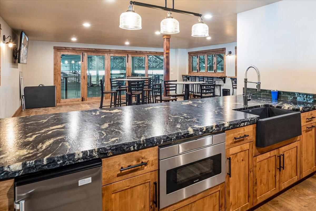 Powell Butte, Oregon, 97753, United States, 6 Bedrooms Bedrooms, ,5 BathroomsBathrooms,Residential,For Sale,2036948