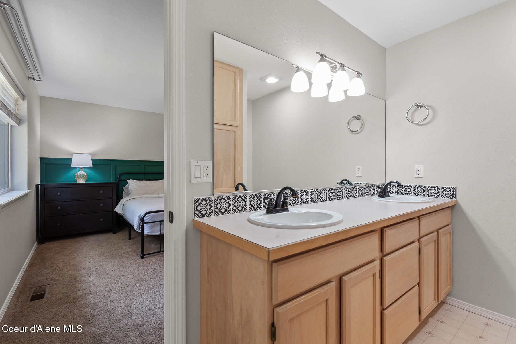 Coeur d'Alene, Idaho, 83815, United States, 5 Bedrooms Bedrooms, ,3 BathroomsBathrooms,Residential,For Sale,1937739