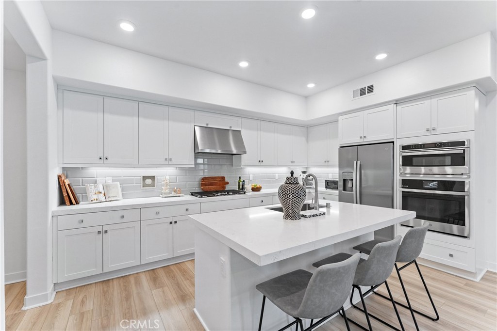 Irvine, California, 92618, United States, 2 Bedrooms Bedrooms, ,2 BathroomsBathrooms,Residential,For Sale,1988212