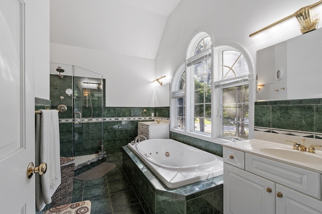 Middleton, Massachusetts, 01949, United States, 4 Bedrooms Bedrooms, ,4 BathroomsBathrooms,Residential,For Sale,1900627