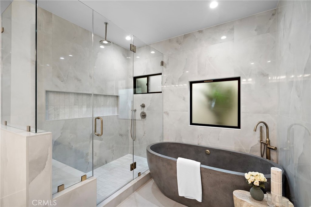 Newport Beach, California, 92660, United States, 4 Bedrooms Bedrooms, ,5 BathroomsBathrooms,Residential,For Sale,1942289