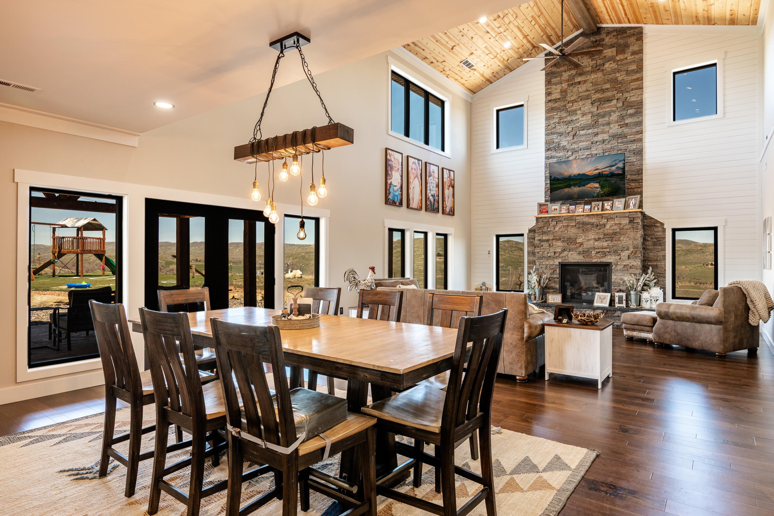 Ranchester, Wyoming, 82839, United States, 5 Bedrooms Bedrooms, ,4 BathroomsBathrooms,Residential,For Sale,2016525