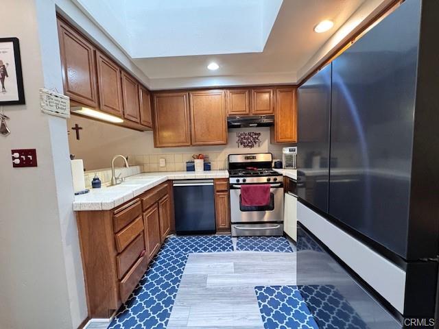 Glendale, California, 91202, United States, 2 Bedrooms Bedrooms, ,Residential,For Sale,1993886