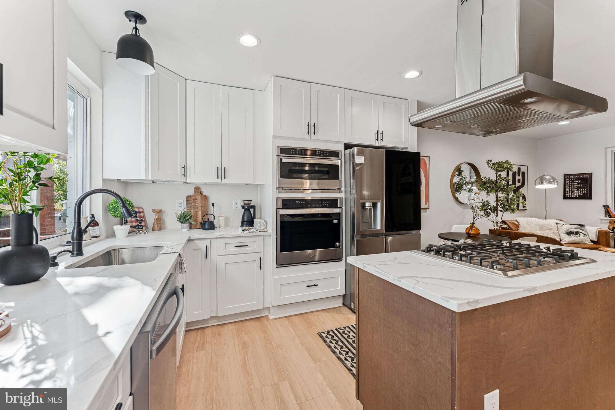 Alexandria, Virginia, 22305, United States, 2 Bedrooms Bedrooms, ,2 BathroomsBathrooms,Residential,For Sale,1974640