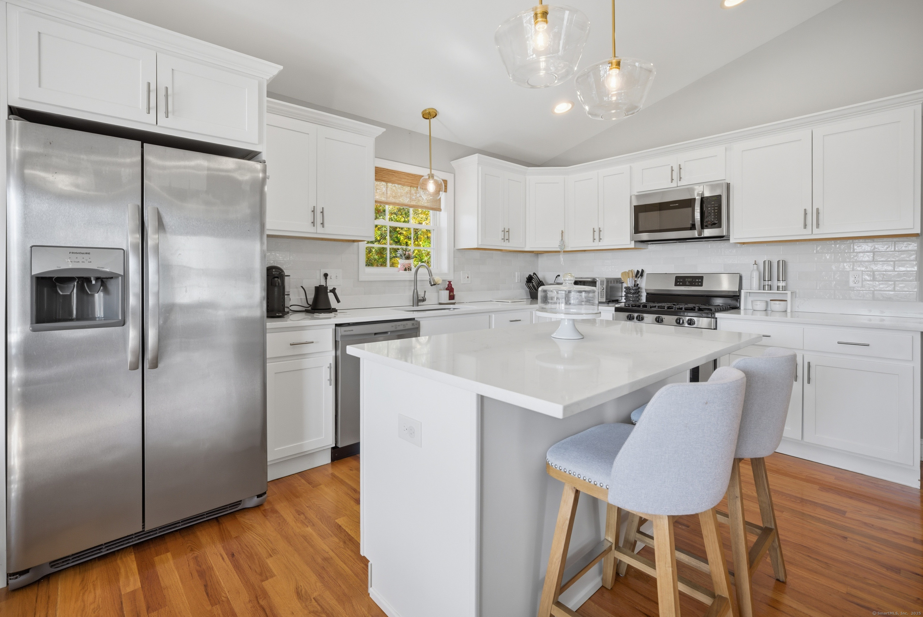 Milford, Connecticut, 06460, United States, 3 Bedrooms Bedrooms, ,3 BathroomsBathrooms,Residential,For Sale,1987930