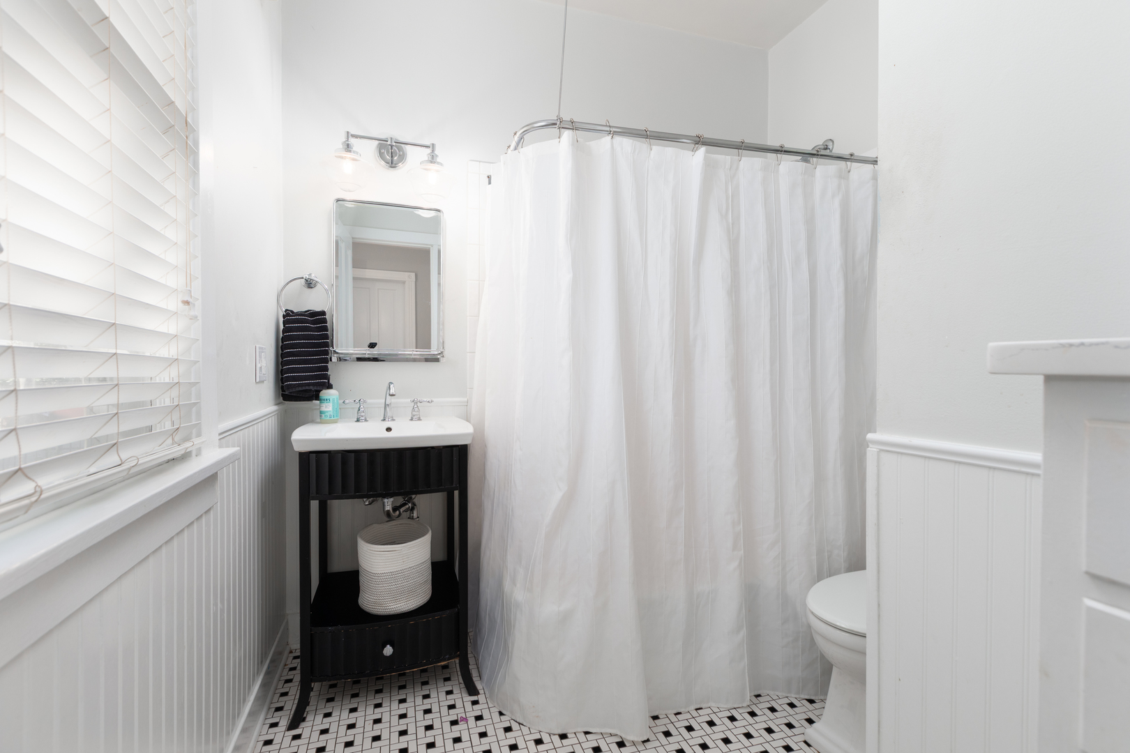 Naperville, Illinois, 60540, United States, 4 Bedrooms Bedrooms, ,3 BathroomsBathrooms,Residential,For Sale,1989489