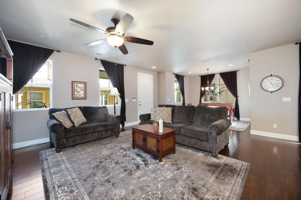 Folsom, California, 95630, United States, 2 Bedrooms Bedrooms, ,3 BathroomsBathrooms,Residential,For Sale,1917573