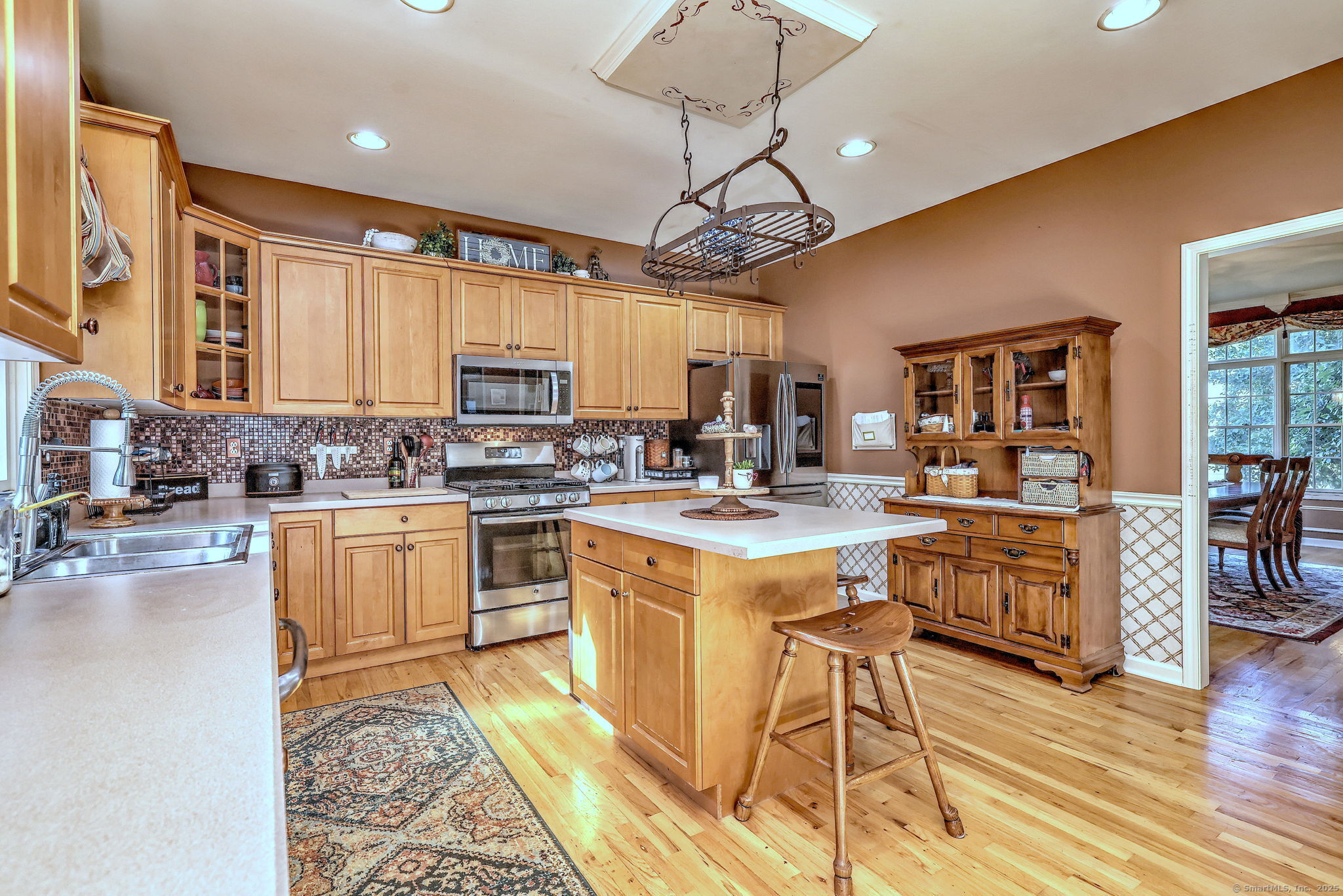 Milford, Connecticut, 06461, United States, 4 Bedrooms Bedrooms, ,3 BathroomsBathrooms,Residential,For Sale,1926096
