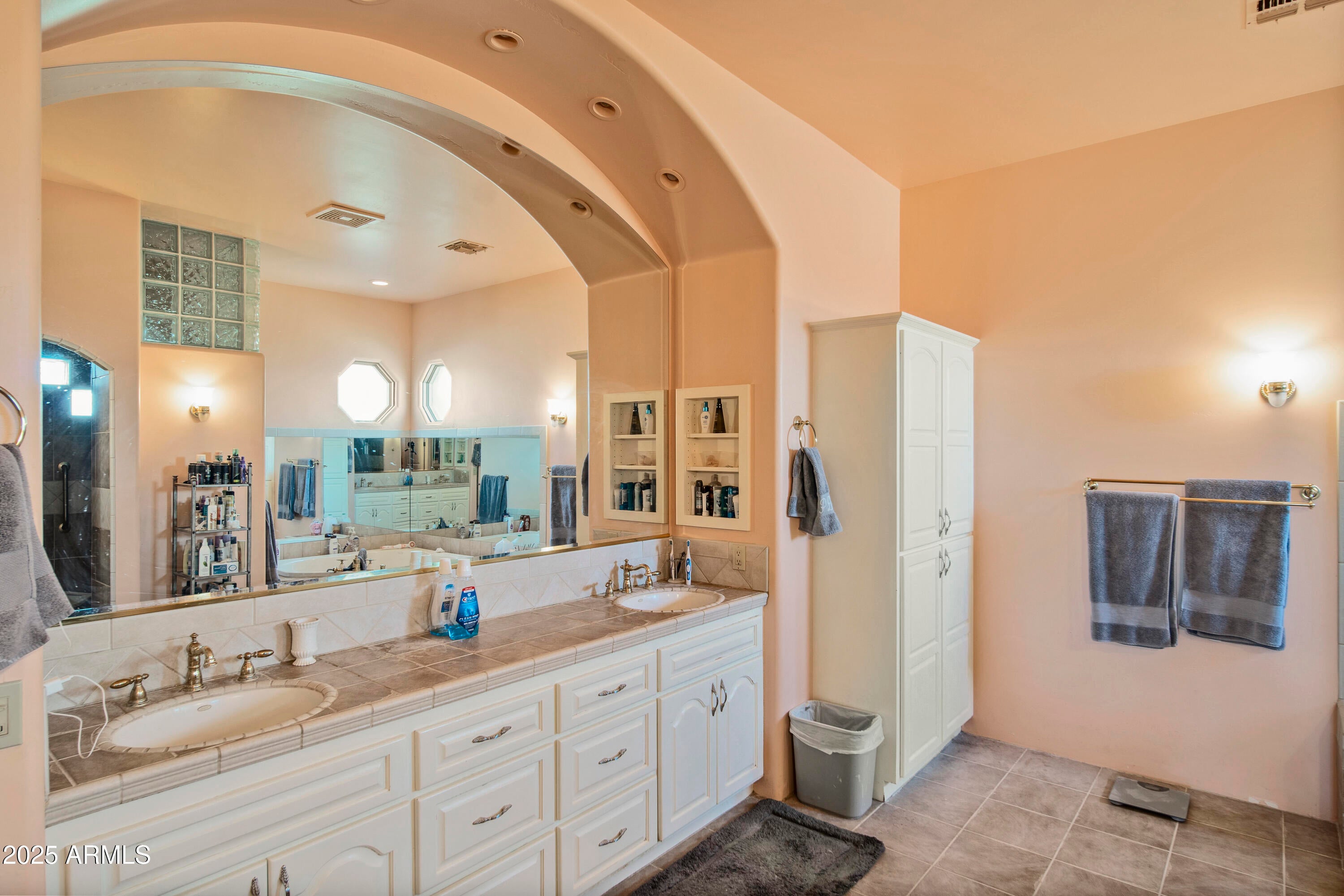 Wickenburg, Arizona, 85390, United States, 6 Bedrooms Bedrooms, ,4 BathroomsBathrooms,Residential,For Sale,1978720