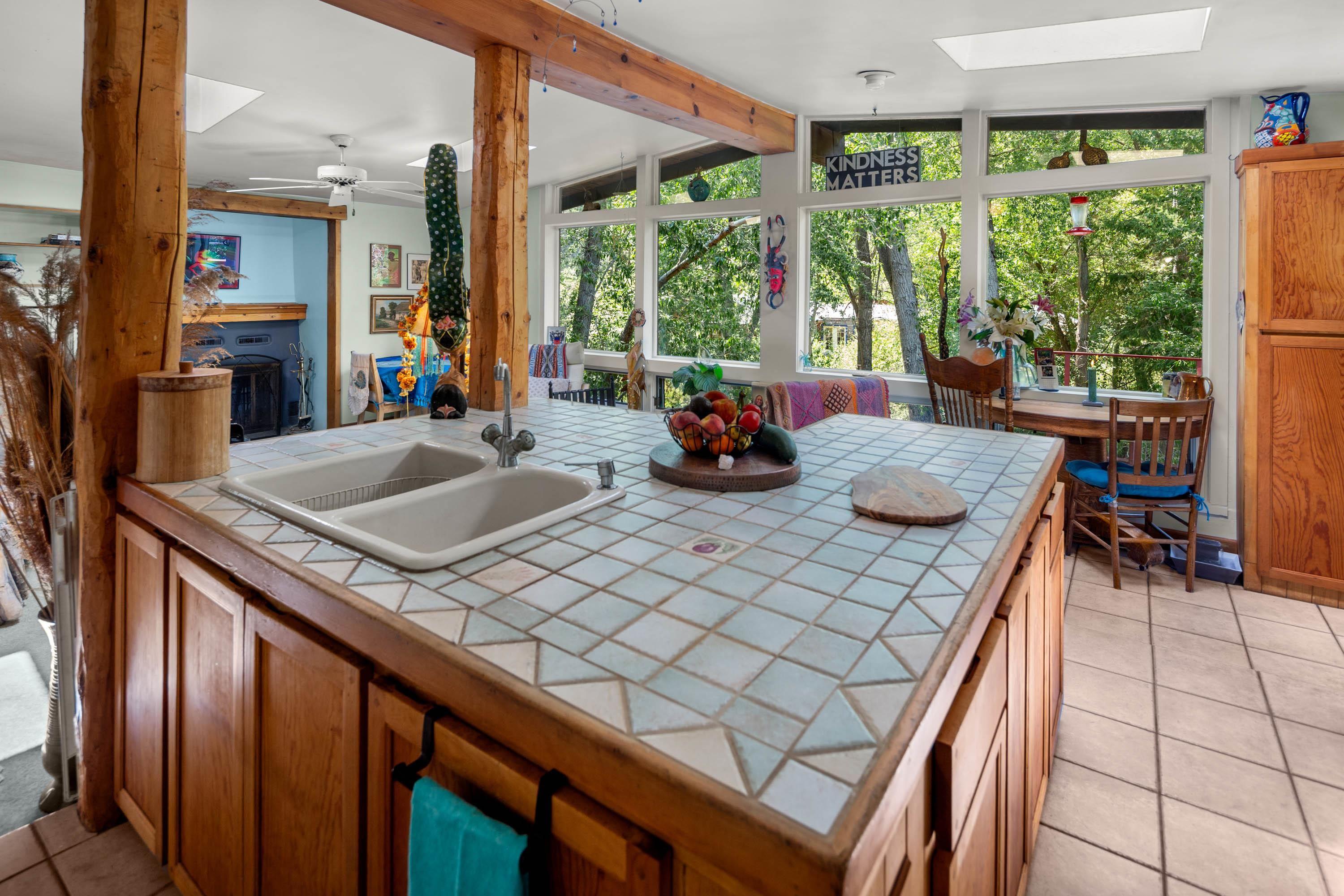 Questa, New Mexico, 87556, United States, 2 Bedrooms Bedrooms, ,3 BathroomsBathrooms,Residential,For Sale,1916841