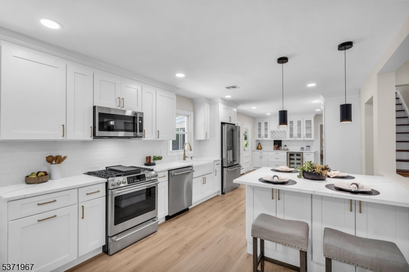 Berkeley Heights Twp., New Jersey, 07922, United States, 5 Bedrooms Bedrooms, ,3 BathroomsBathrooms,Residential,For Sale,1927400