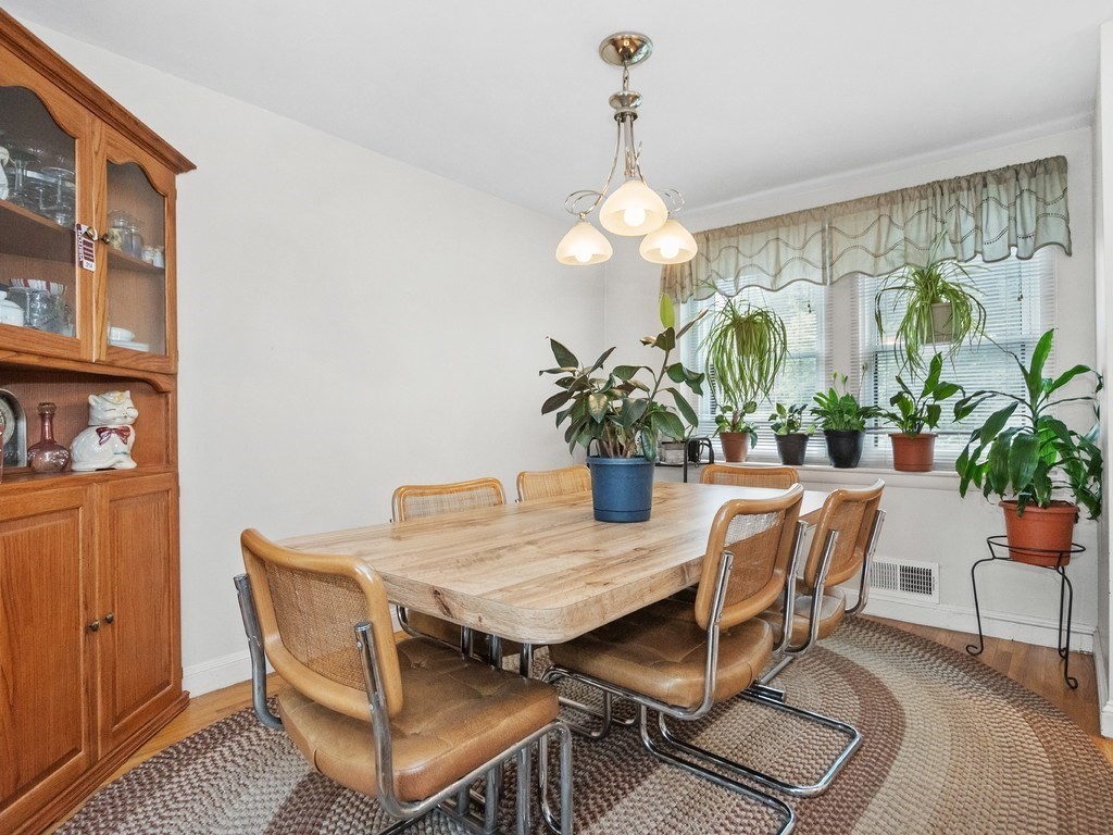 Waltham, Massachusetts, 02452, United States, 2 Bedrooms Bedrooms, ,2 BathroomsBathrooms,Residential,For Sale,1902655