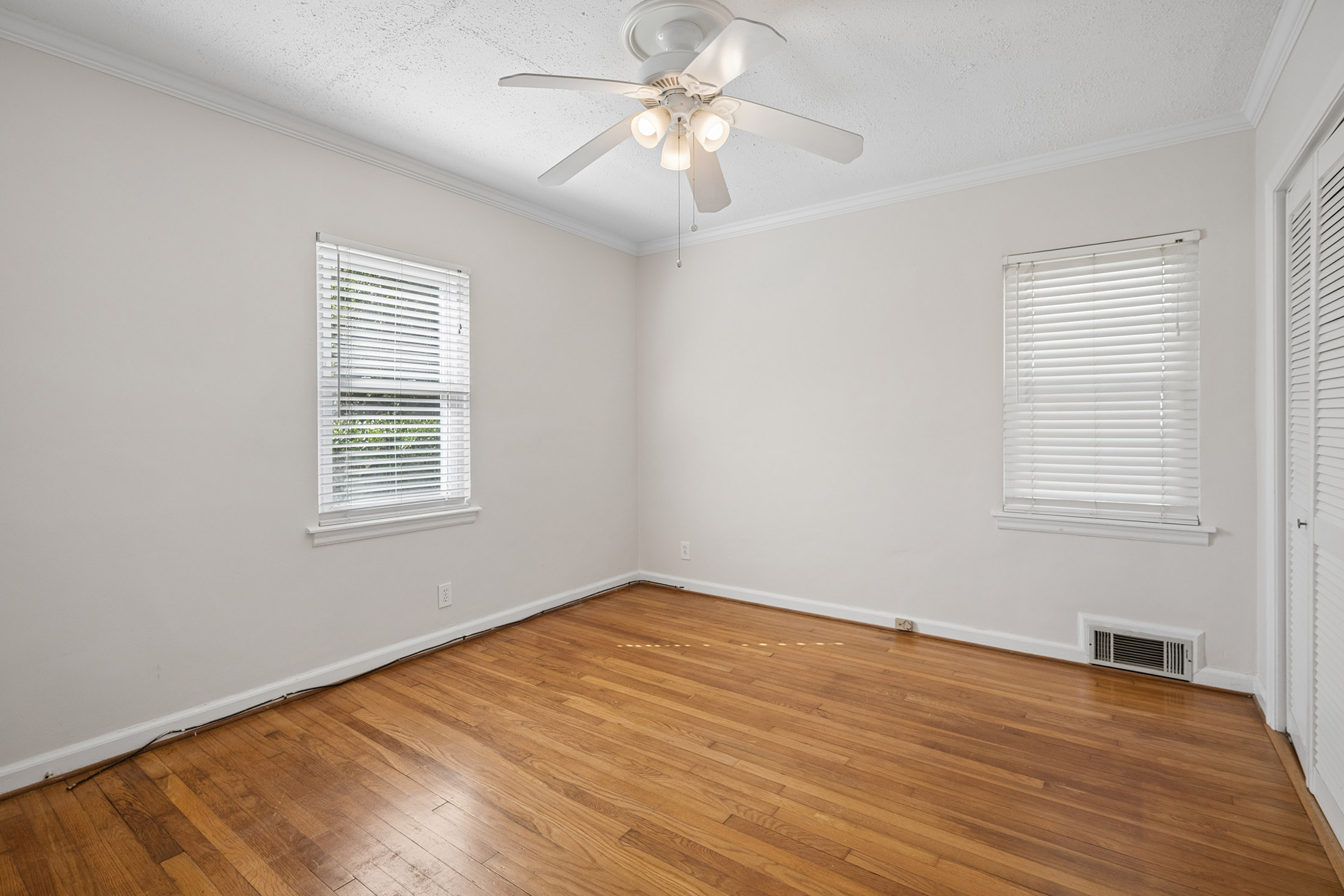  Beautifully Updated Brick Duplex Offers Rare Opportunity in the Heart of Decatur - 物件實景