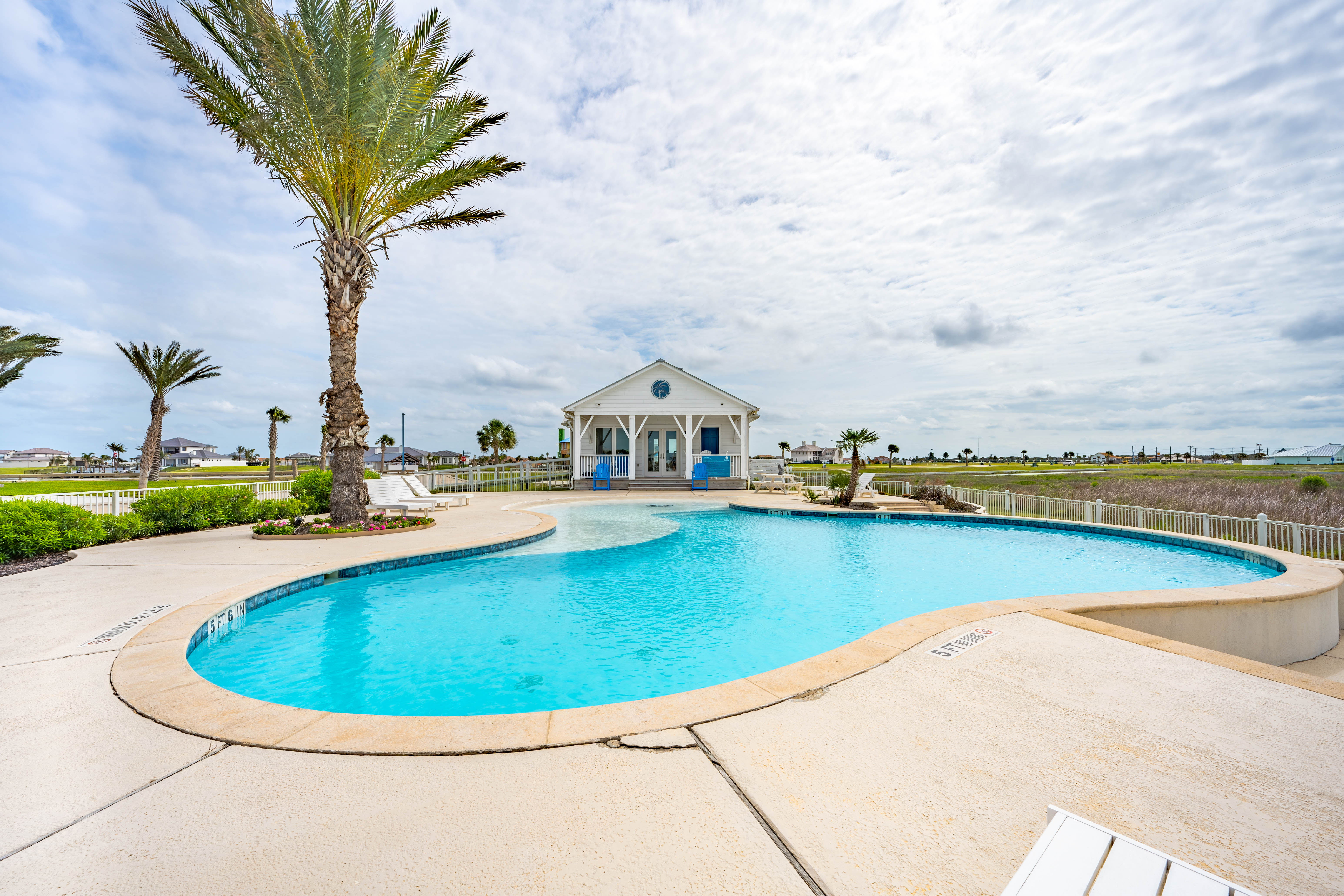  Scenic Rockport Canal-Front Lot - 物件實景