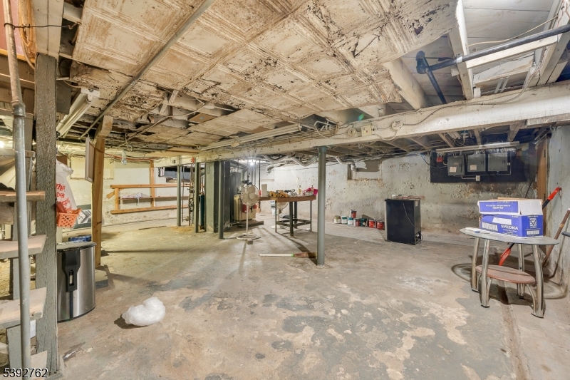 Rahway City, New Jersey, 07065, United States, 5 Bedrooms Bedrooms, ,2 BathroomsBathrooms,Residential,For Sale,1968734