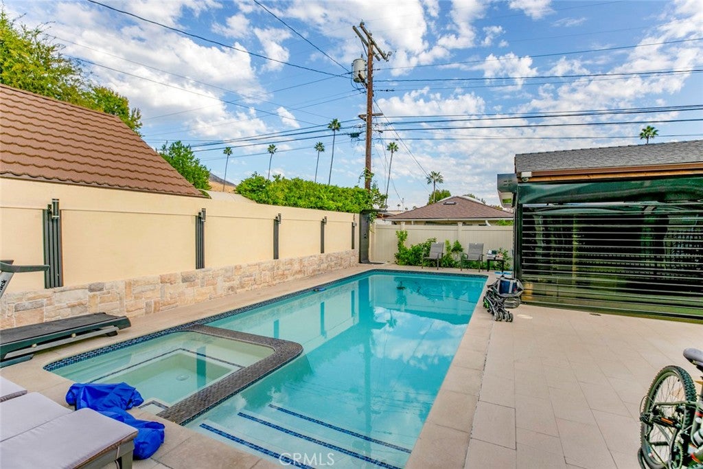 Glendale, California, 91201, United States, 4 Bedrooms Bedrooms, ,5 BathroomsBathrooms,Residential,For Sale,1969452