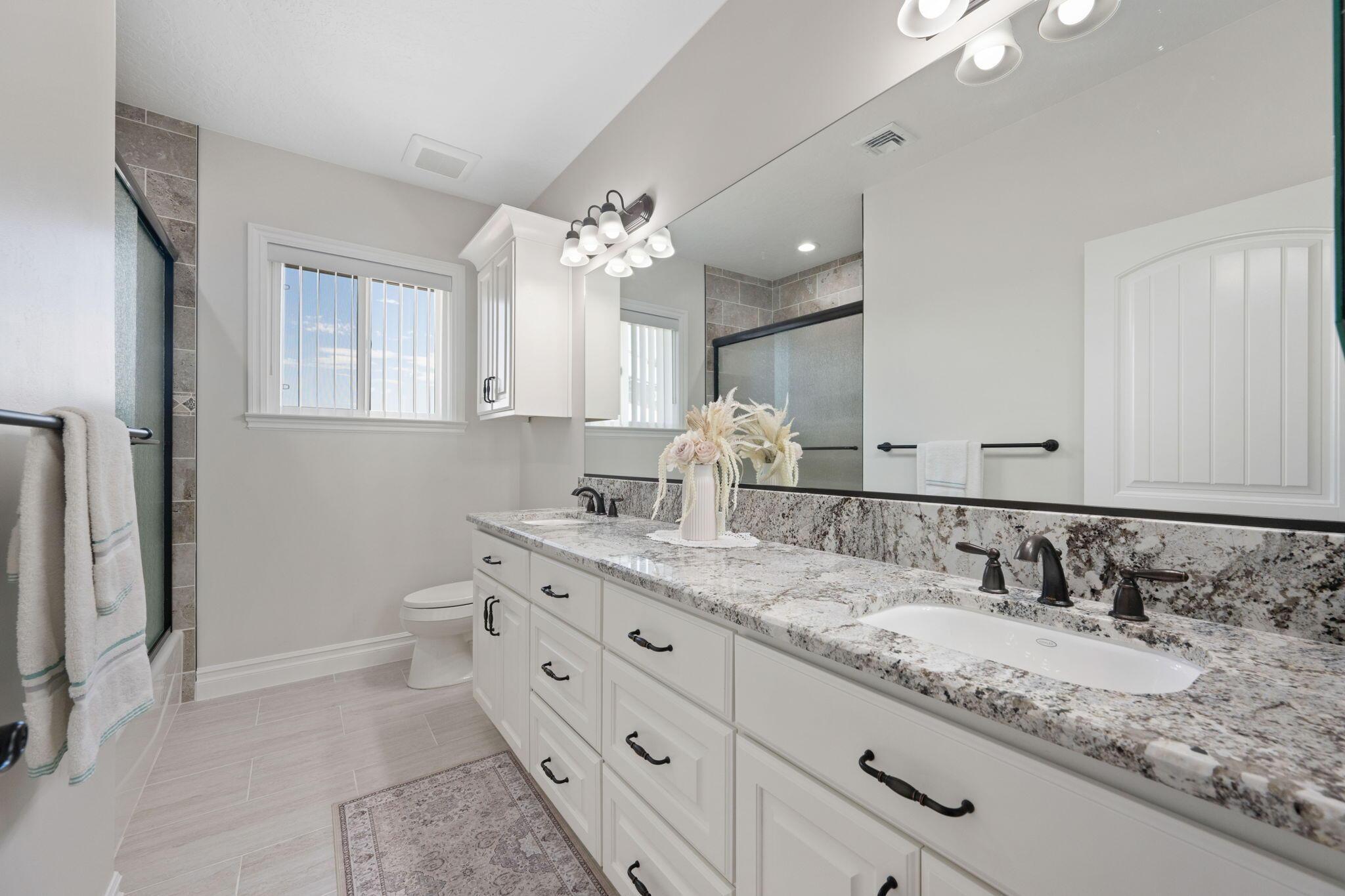 Leeds, Utah, 84746, United States, 5 Bedrooms Bedrooms, ,3 BathroomsBathrooms,Residential,For Sale,1979707