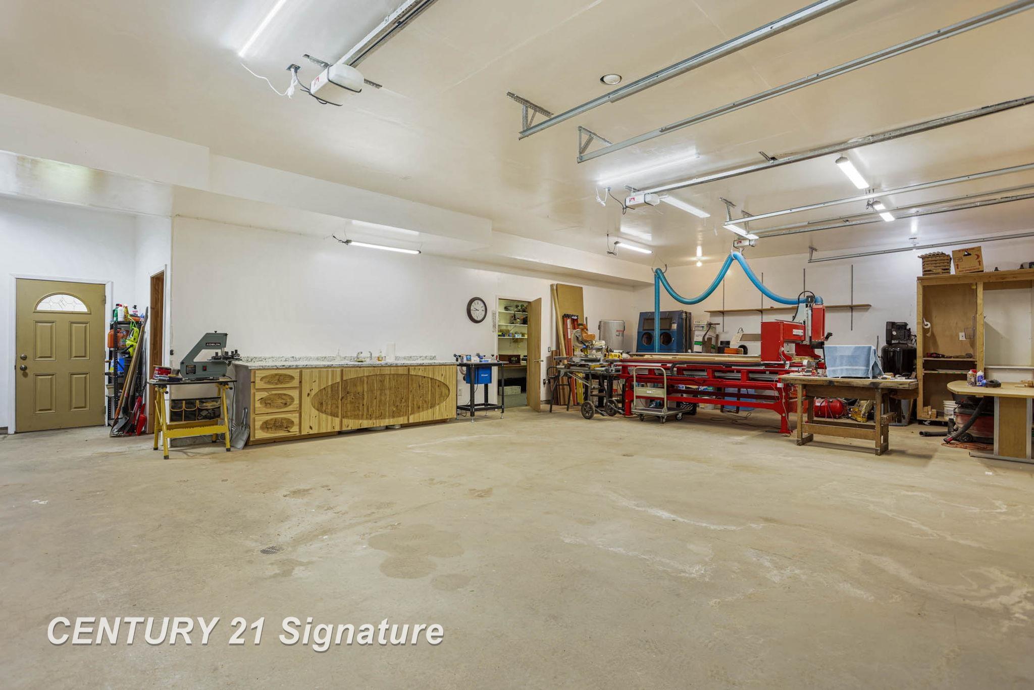 Hemlock, Michigan, 48626, United States, 6 Bedrooms Bedrooms, ,5 BathroomsBathrooms,Residential,For Sale,1984080