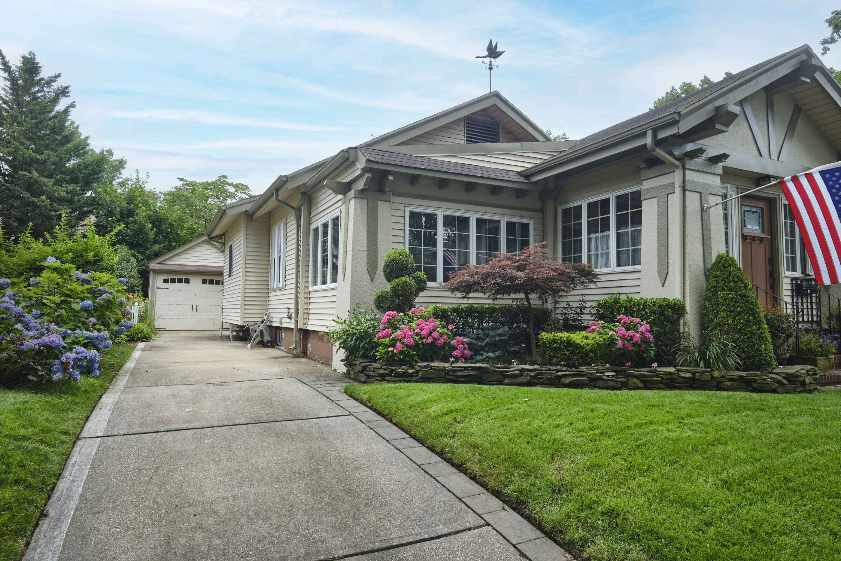 Bellerose Village, New York, 11001, United States, 3 Bedrooms Bedrooms, ,2 BathroomsBathrooms,Residential,For Sale,1974559