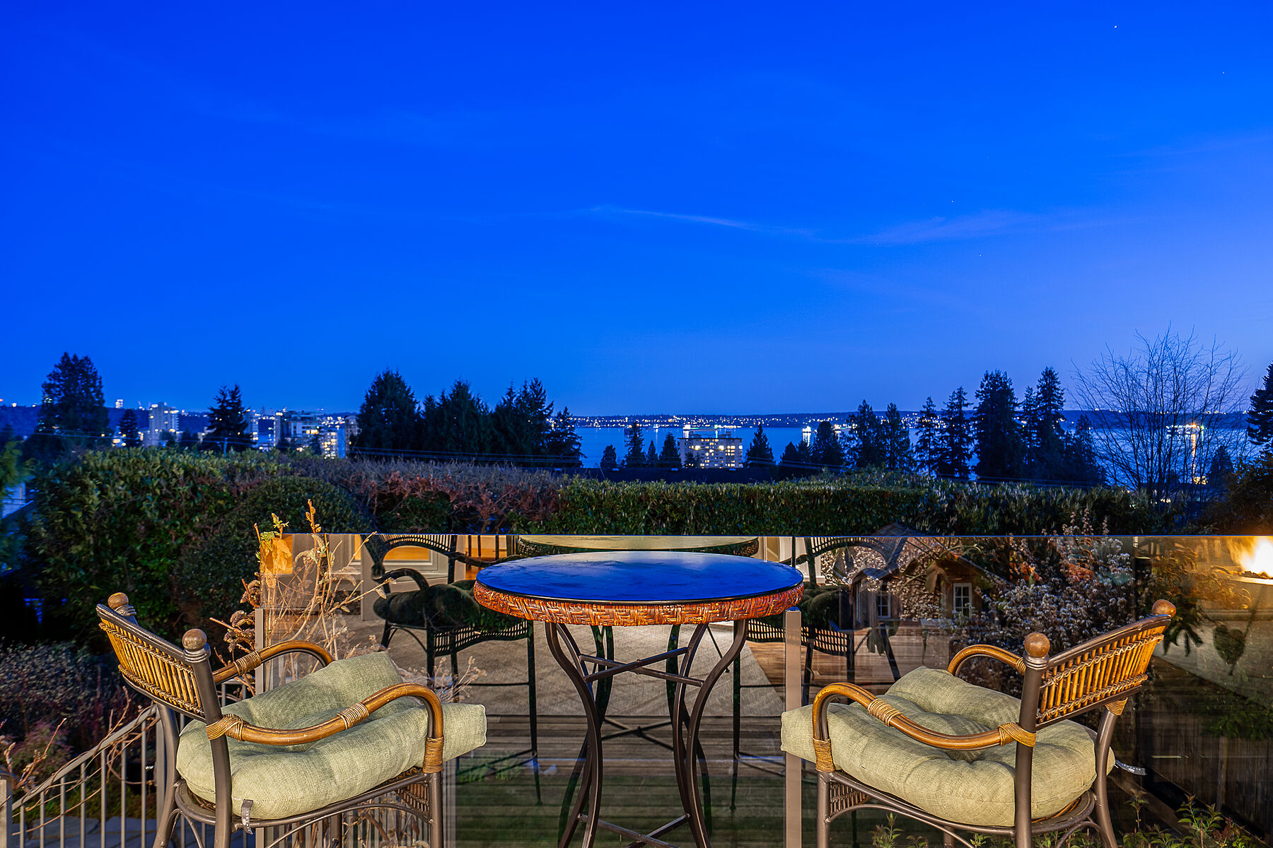  Ideal Dundarave Location - 物件實景